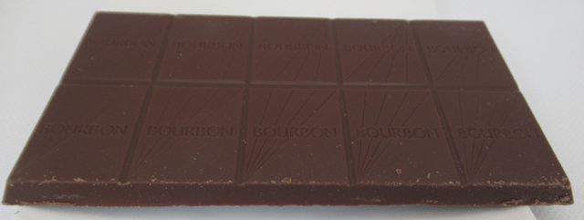 ブルボン「ミルクチョコレート」の表面