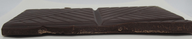 「ダークチョコレート」の切断面