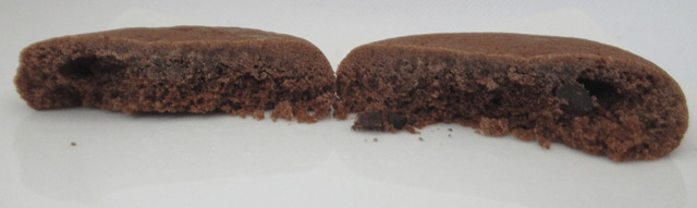 「クッキークラン チョコケーキ」の切断面