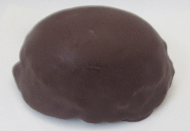 シャトレーゼ「ショコラケーキ イタリア栗」の表面