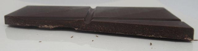 70％ダークチョコレートの切断面