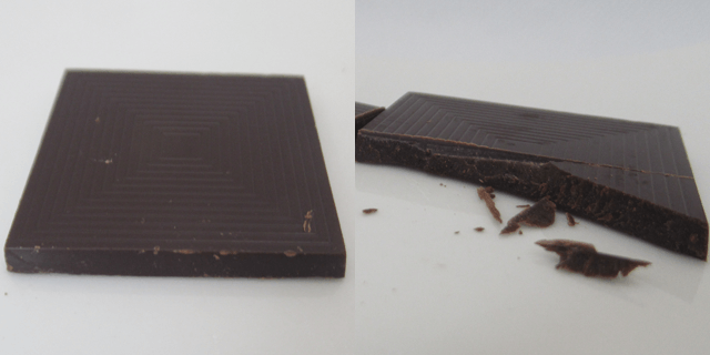 「板チョコレート」の切断面