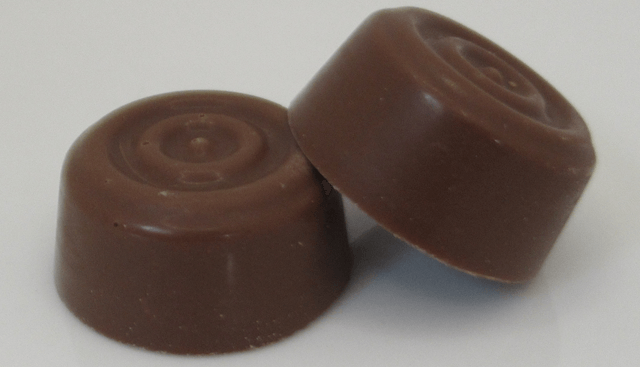 「ミニプラリネ チョコレートトリュフ」の側面