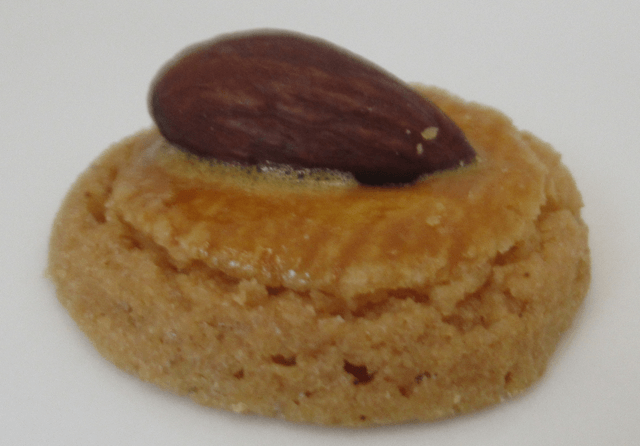 「クッキーアマンド」の表面