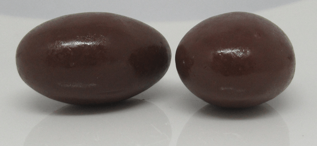 「アーモンドチョコレート」の表面