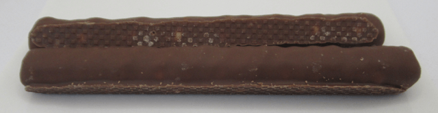 「チョコロール ヘーゼルナッツクリーム」の表面