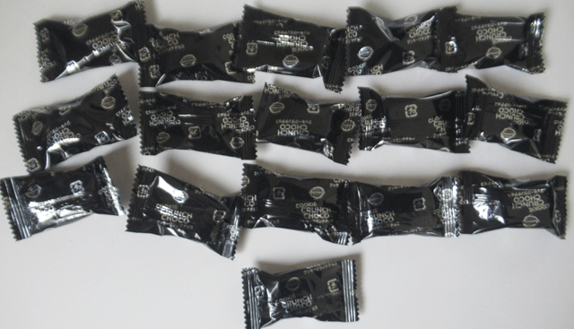 トップバリュ「クッキークランチチョコ」の構成