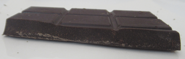 「72％ダークチョコレート」の切断面