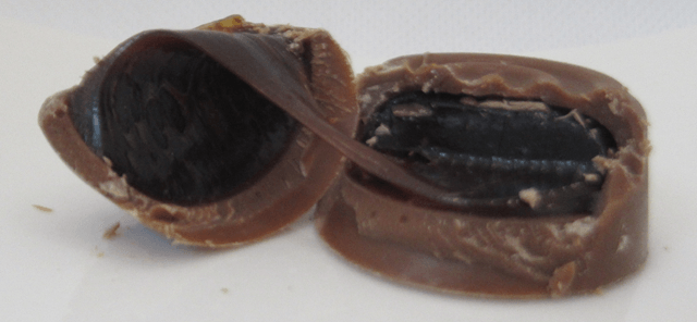 「ミニプラリネ チョコレートトリュフ」の切断面